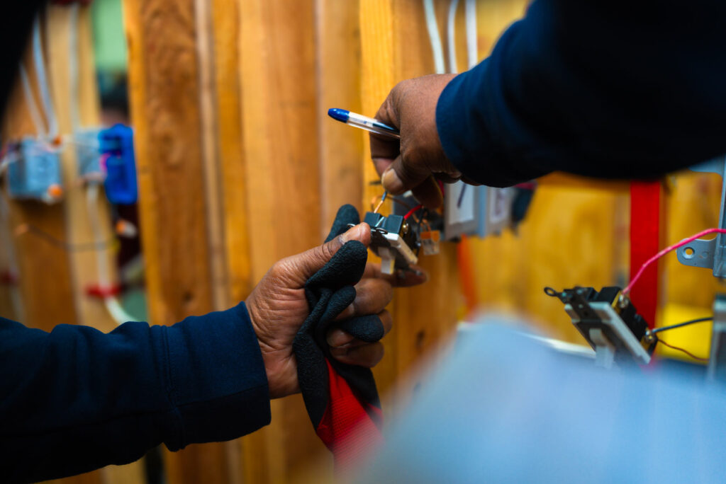 wiring-outlet-electrician-school-qtc